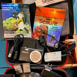 SeaLife DC1400 Camera with light and housing